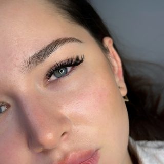 Lashmaker Lyazzat, логотип