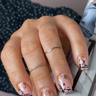 Margoo_nailss, logo
