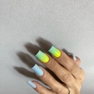 Nailss.lyazzat, студия маникюра, логотип