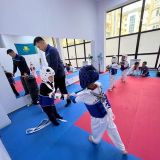 логотип компании
