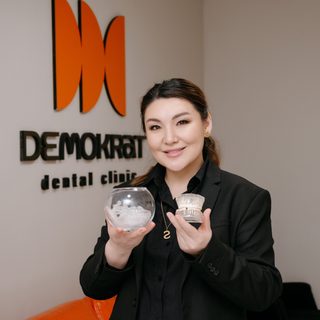 Demokrat, стоматологический центр, логотип