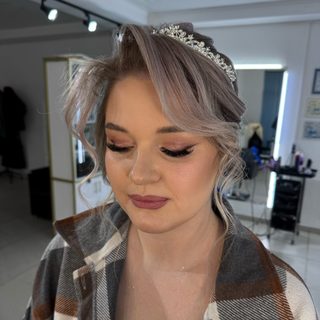 Aruka makeup, logo