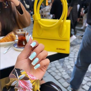 Madina Nails, логотип