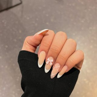 Oksana nails, логотип