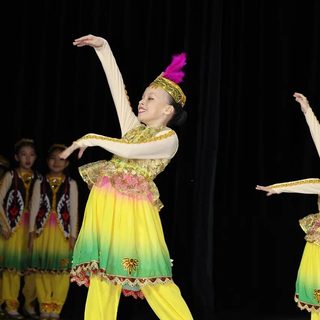 Өнер, академия юных талантов, логотип