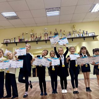 V dance, логотип