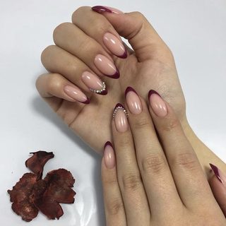 Dami Nail Studio, логотип