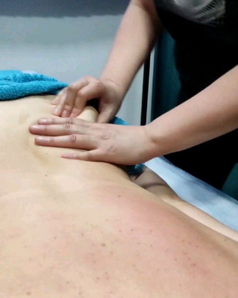 Шею отпустило, чувствую себя намного лучше — массаж спины и шеи в Астана