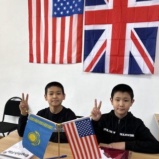 Money English, логотип