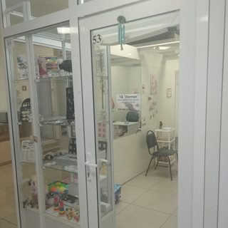 Салон по прокалыванию ушей, логотип