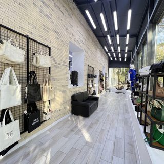 Angelina Showroom, логотип