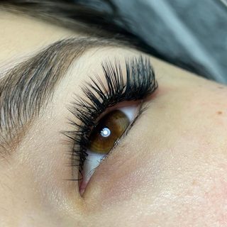 Viva Lashes, студия по наращиванию ресниц, логотип
