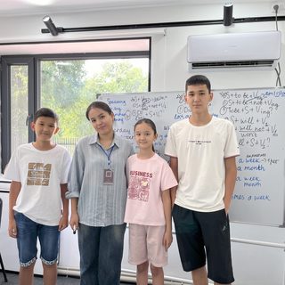 Polyglot Language School, логотип