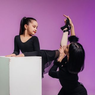 Хазар, студия танцев, логотип