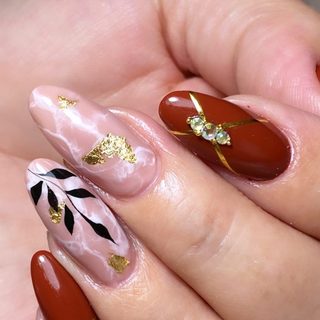 Tati nails home, логотип