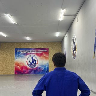 Академия джиу джитсу и грепплинга им. Касыма Кайсенова, логотип